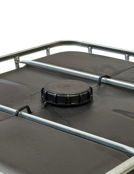 Cuve IBC 1000 litres anti-UV vue d'en haut avec couvercle installé.